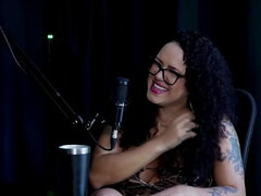 N&atilde_o gosta da forma que chupa os peitos, teve a proposta do swing e o exibisionismo, e o ido inusitado foi... - Brunna Sweet (WATCH ON: SHEER/RED)