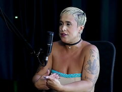 Foi convidada a se retirar de v&aacute_rios estabelecimentos, teve um relacionamento aberto, e quanto tentou fazer com uma novinha... - Just Joana (WATCH ON: SHEER/RED)