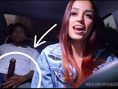 Mulher motorista de APP pega passageiro se masturbando por tr&aacute_s!
