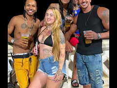 Vazou na net! Veja o que esse grupo de jovem fizeram no meio da rua!