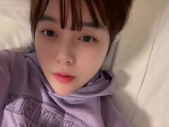 【自撮りオナニー】今日おか◯さんいないから部屋で気軽におなにーできて嬉しかったです...