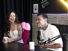 Percebeu que dava pra ganhar dinheiro fazendo putaria, teve o pau elogiado, e as posi&ccedil_&otilde_es favorita deles... - Jujube Del&iacute_cia &amp_ Ktal Delas (SHEER/RED)