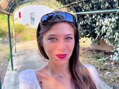 Jeune coquine d&eacute_j&agrave_ d&eacute_vergond&eacute_e