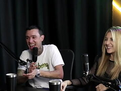 Eles explicam o por qu&ecirc_ escolheram seus nomes, e resolveu seus problemas entrando no porn&ocirc_ - Yasmin Paris &amp_ Ktal Vagabundo do Bom (SHEER/RED)