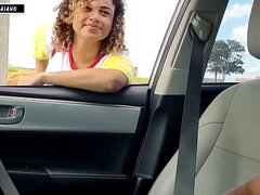 VI UMA MENDINGA GOSTOSA NA RUA DANDO MOLE DISSE A ELA QUE IA LI DAR DE COMER
