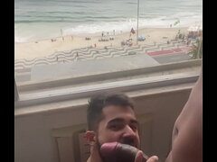 Mamando com gosto essa piroca de 27 cm com essa vista linda da praia (Completo no RED)