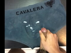 MASTURBANDO E GOZANDO GOSTOSO
